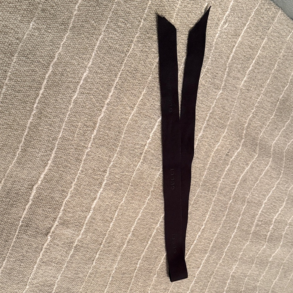 Gucci Dark Ribbon Accessory